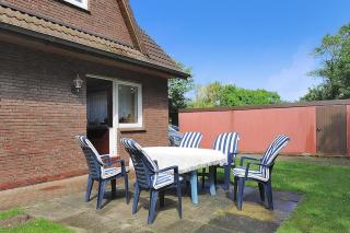 Geräumige Ferienwohnung mit Terrasse in Bensersiel - 9