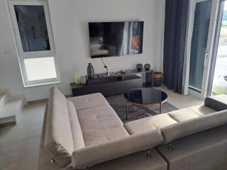 Elegant Villa Ilma with Pool - Villa With Pool - 8