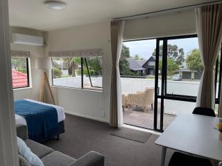 Summer Inn Motel - Newly Renovated, 2 Min Walk to Orewa Beach - 6