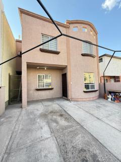 Casa con Jacuzzi cerca de Distrito 1 - 5