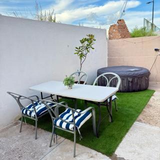 Casa con Jacuzzi cerca de Distrito 1 - 1