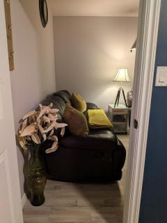 The Love Love Stay - Bsmt Suite - 2