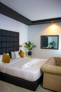 Avian Court Hotel - 1