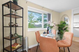 Modern 2 Bed Apartment with Parking in Broadlands Court - 6