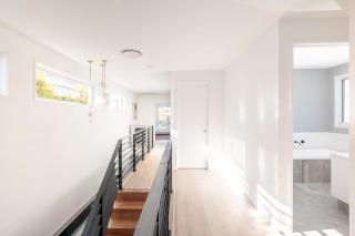 Luxury Burleigh Coastal Getaway - 5