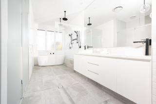 Luxury Burleigh Coastal Getaway - 1