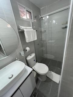 Apto cerca de mall con Parking Gratis - 6