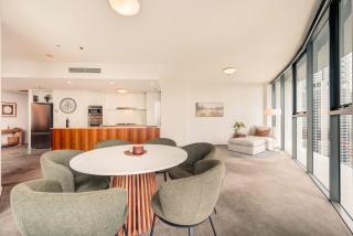 Glasshouse on Felix - Luxury Brisbane City Apartment with River Views, Pool and Parking - 4