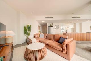 Glasshouse on Felix - Luxury Brisbane City Apartment with River Views, Pool and Parking - 0