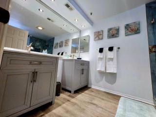 Modern Coastal Escape Breathtaking Ocean - 7