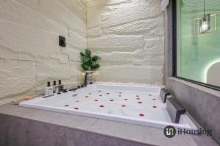 Jonker Street Swimming Pool with Karaoke Villa - Not Only Stay - 4