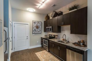 The Nash Luxe, Pool, Gym, Nightlife! - 7