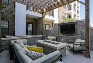 The Nash Luxe, Pool, Gym, Nightlife! - 1