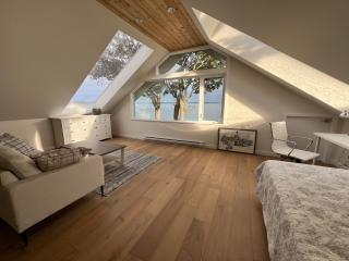 Willows Beach Loft Apartment - 2