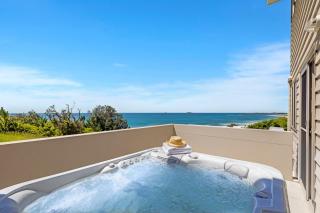 Ziggy's Beach House - Ocean views, Jacuzzi, Sauna! - 4