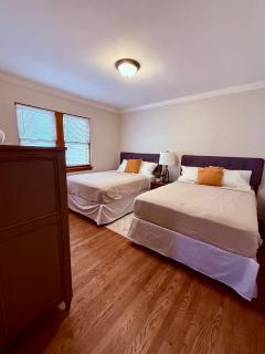 Classic Chicago Charm & Stylish Berwyn Retreat - 8