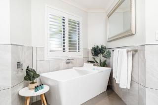 Spacious Coastal Oasis - Ideal for Groups & Families - 6