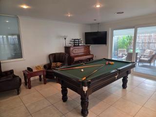 4 bed House next to Lake Richmond close to beach - 0