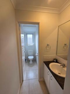 4 bed House next to Lake Richmond close to beach - 2