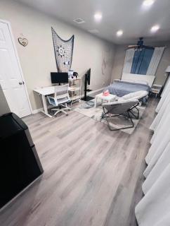 Cozy Room with Private bathroom & Entrance - 5