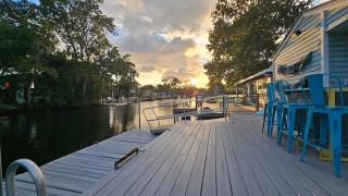 Wet Feet Retreat at Weeki Wachee, The Perfect Riverfront Escape - 3