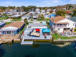 Wet Feet Retreat at Weeki Wachee, The Perfect Riverfront Escape - 9