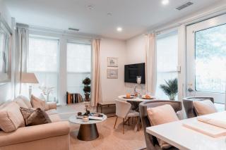 Sunny 2BR Apt with Kitchen & Parking, Near Brown & RISD - 0