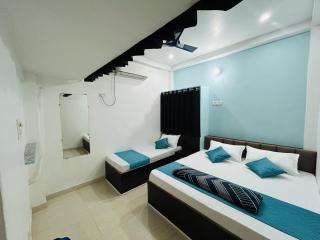 Shree Gomukh residency comfortable home stay for family near to vishwanath temple 200 mtrs - 0