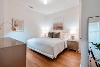 Sunny 2BR Apt with Kitchen & Parking, Near Brown & RISD - 5