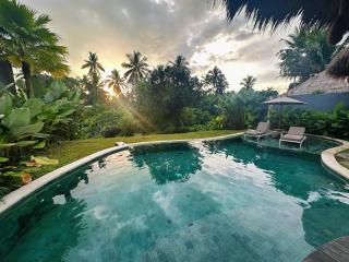 Kizmet Fit - 2Bed Luxury Private Villa - Yoga Shala, CrossFit-Style Gym, 3Km to Central Ubud - 4