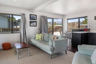 Sparkling 3-bedroom home with fireplace and views - 6