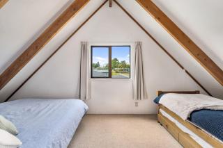 Sparkling 3-bedroom home with fireplace and views - 4