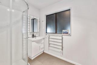 Sparkling 3-bedroom home with fireplace and views - 1