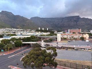 The 411 - Cape Town Modern Apartment with Table Mountain Views - 5