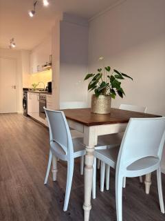 The 411 - Cape Town Modern Apartment with Table Mountain Views - 2