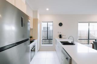 Enchanting Griffin Retreat Memorable Stay Awaits - 6