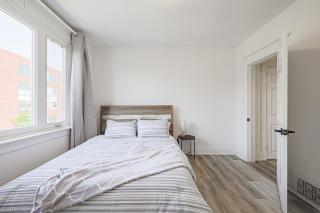 Cozy & Comfy house near Subway - 9