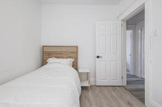 Cozy & Comfy house near Subway - 5