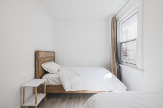 Cozy & Comfy house near Subway - 1