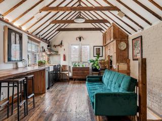 Pass the Keys Cosy Flat historic 1880 coach house North London - 0