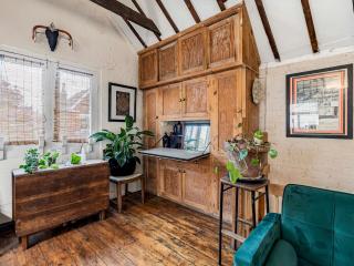 Pass the Keys Cosy Flat historic 1880 coach house North London - 5