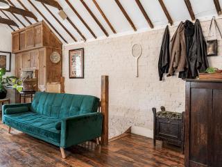 Pass the Keys Cosy Flat historic 1880 coach house North London - 3
