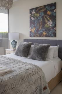 Honeysuckle Executive Apartments - 9