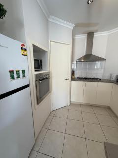 18 Home Base For Happy Days Family Stay 3brprkg - 1