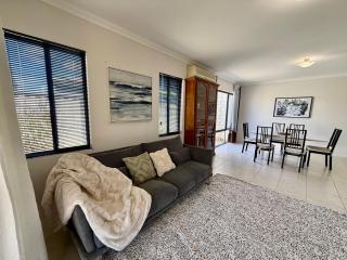 18 Home Base For Happy Days Family Stay 3brprkg - 9