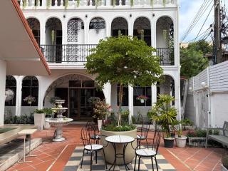 Bangkok Neighborhouse - 1