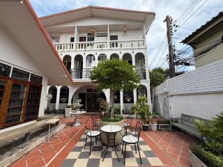 Bangkok Neighborhouse - 8