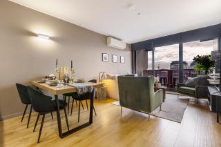 Urban Luxury King Bed Pool Gym Sauna Parking - 1