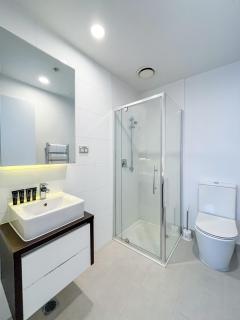 Chic 2BR City Central Apt w Pool & Sauna & Gym - 4