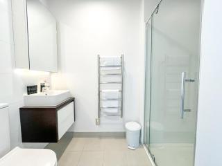 Chic 2BR City Central Apt w Pool & Sauna & Gym - 3